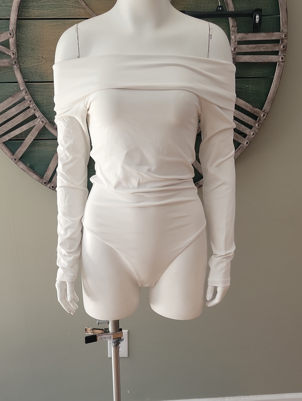 Aritzia Contour Off-Shoulder Long Sleeve Women’s Bodysuit in light birch